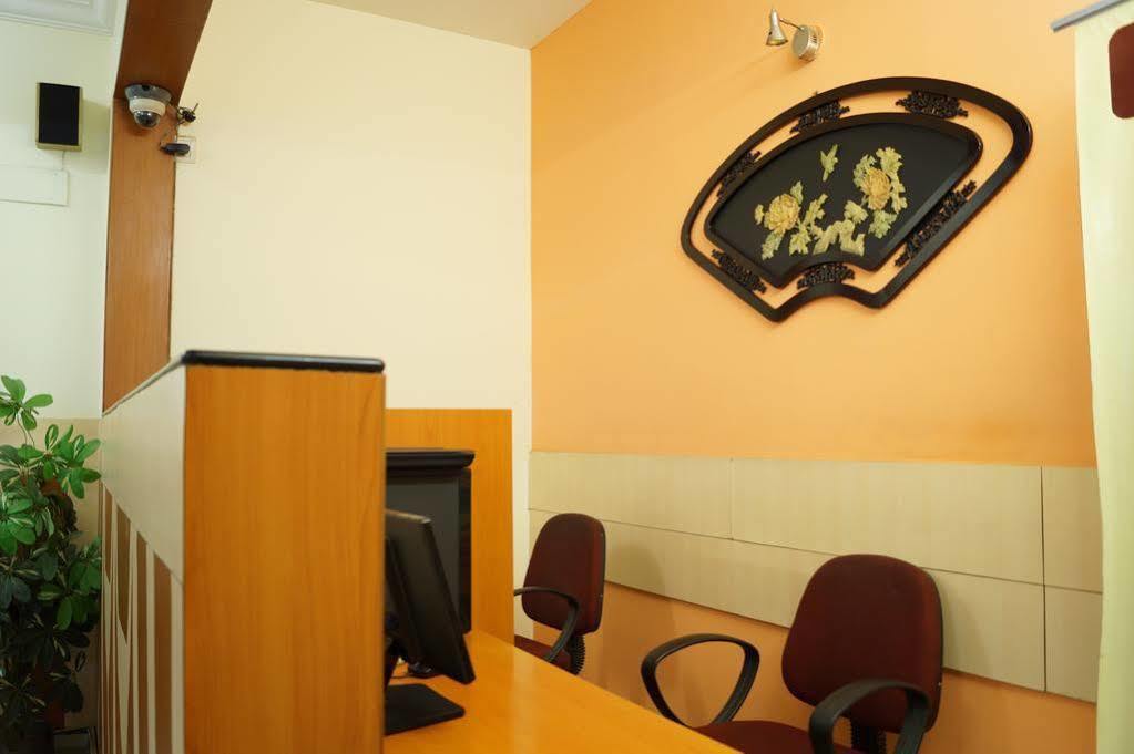Hotel Raj Comforts -Golf View บังกาลอร์ ภายนอก รูปภาพ