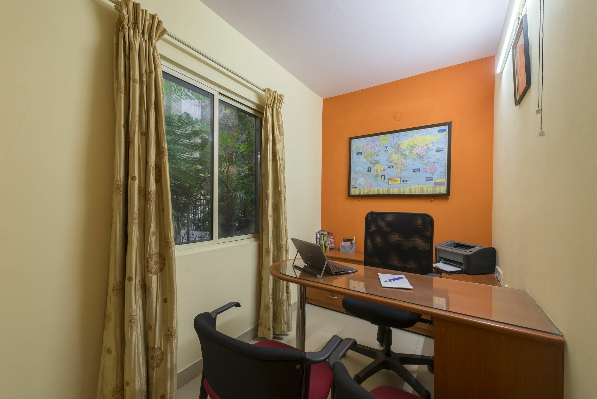 Hotel Raj Comforts -Golf View บังกาลอร์ ภายนอก รูปภาพ