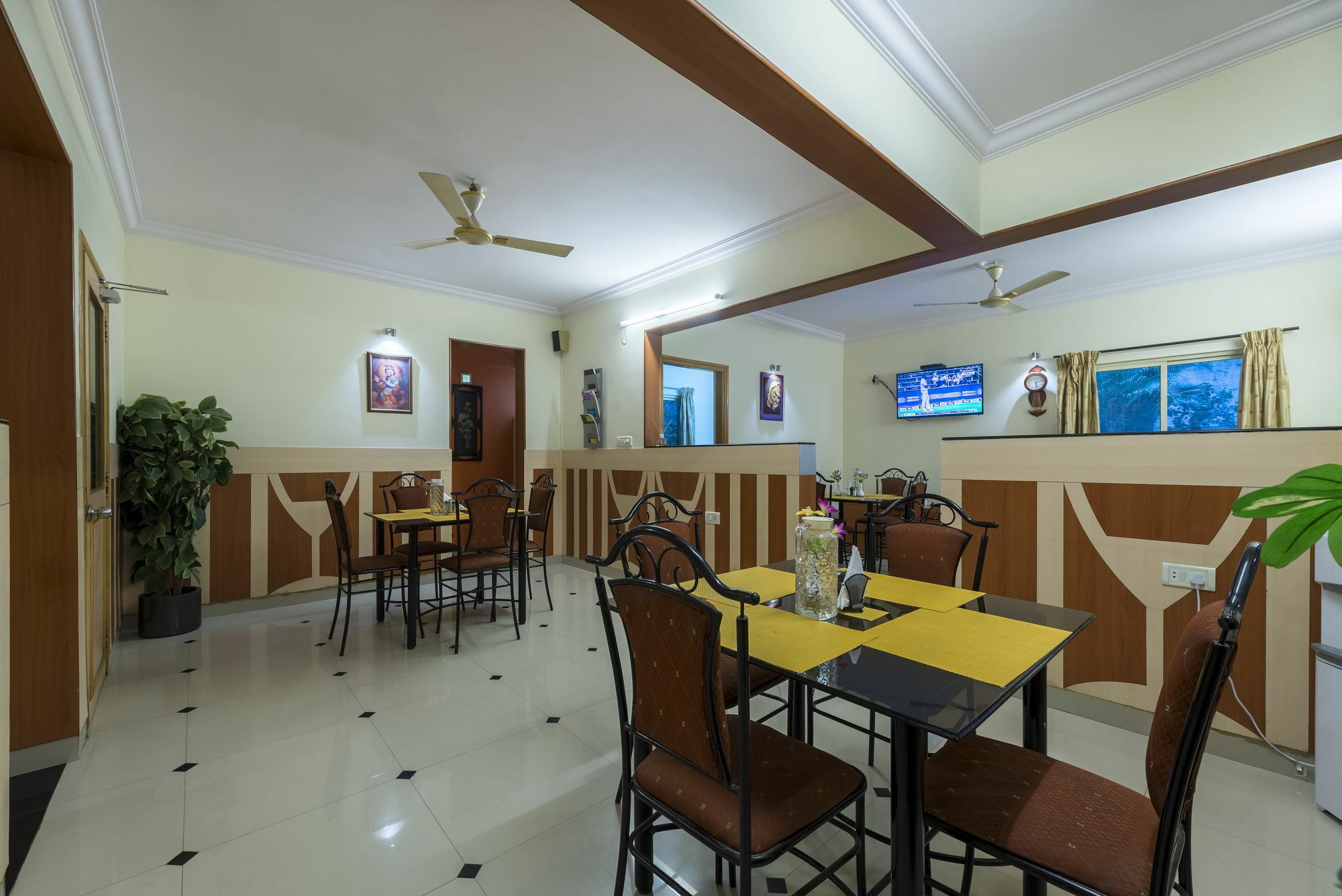 Hotel Raj Comforts -Golf View บังกาลอร์ ภายนอก รูปภาพ