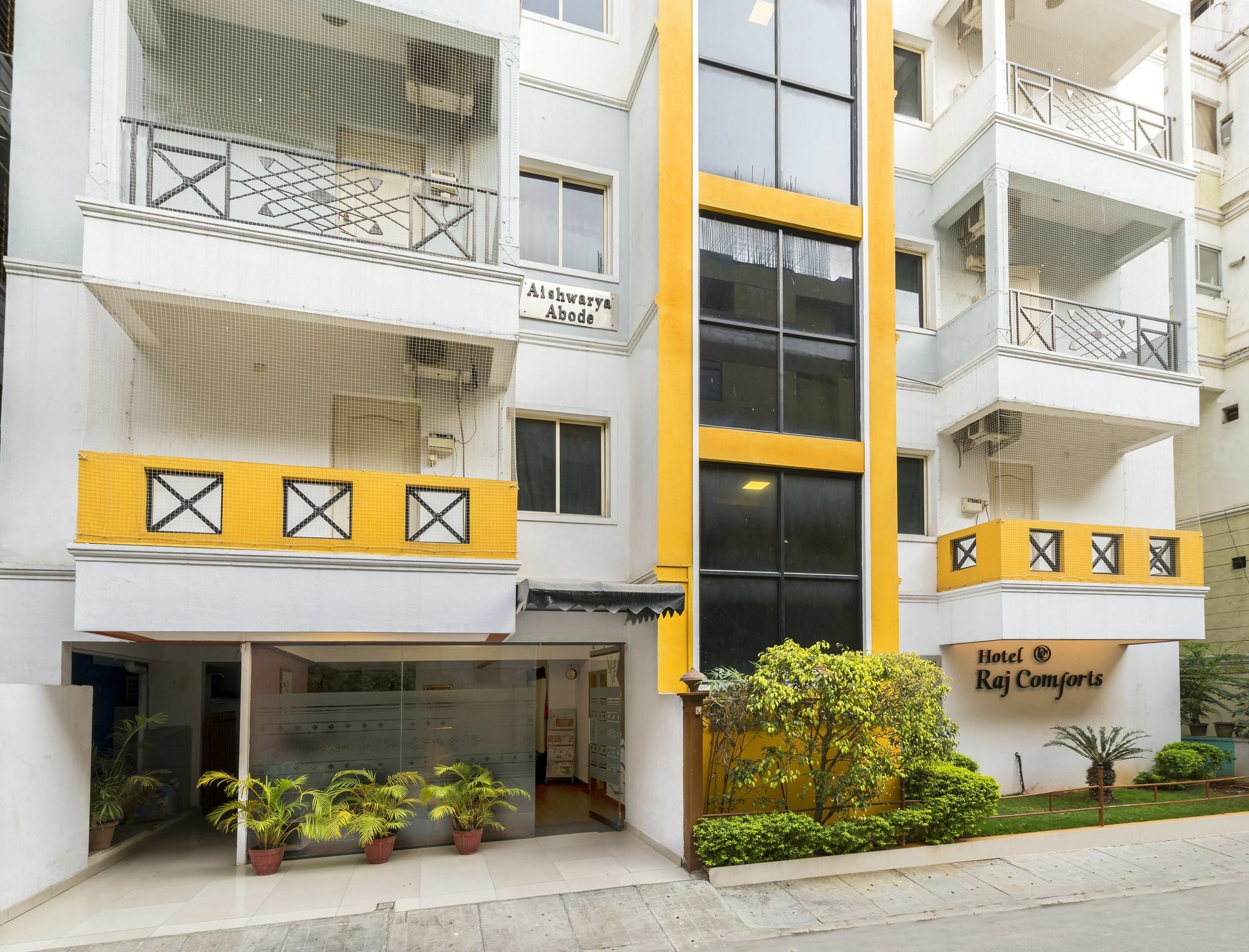 Hotel Raj Comforts -Golf View บังกาลอร์ ภายนอก รูปภาพ