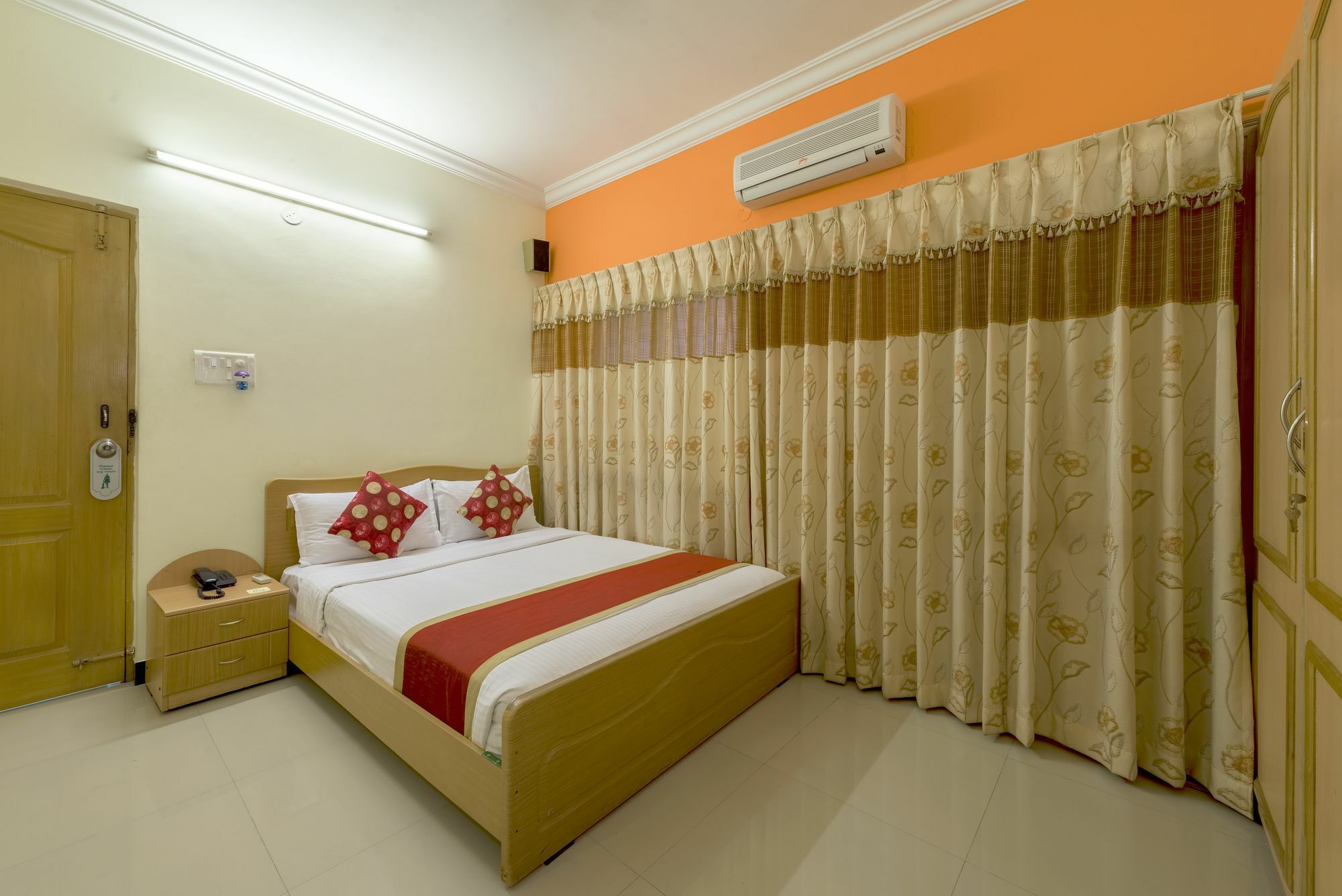 Hotel Raj Comforts -Golf View บังกาลอร์ ภายนอก รูปภาพ
